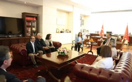 DEM Partiyê serdana CHPˊê kir: Operasyon, berdewama feraseta qeyûm e
