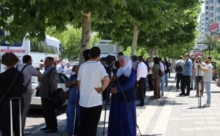 Ji bo şopandina daxuyaniya gerîla ji Amedê bi rê ketin