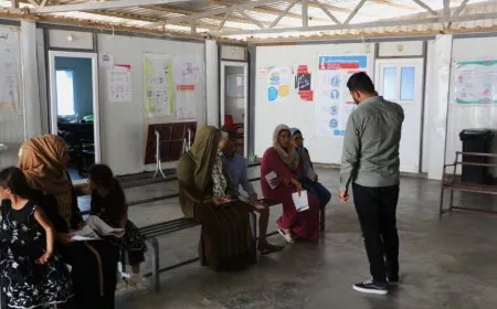 Li kampên koçberan zarok ji ber germê nexweş in