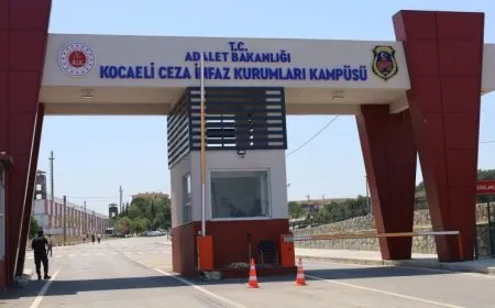 Hevserokên DEM Partiyê çûn serdana Fîgen Yuksekdag û Semra Guzel