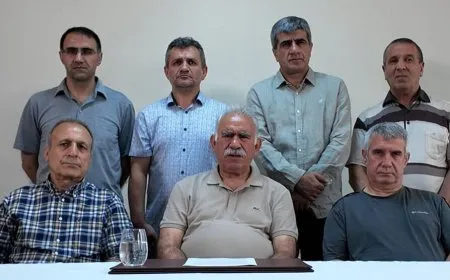 Rêber Abdullah Ocalan û girtiyên din bi malbatên xwe re hevdîtin kirin
