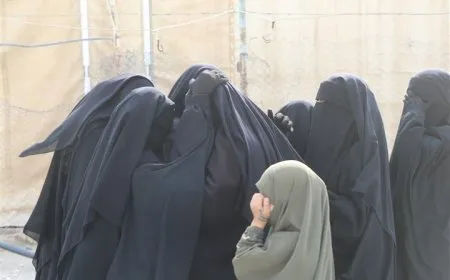 127 kes ji kampa Holê derketin