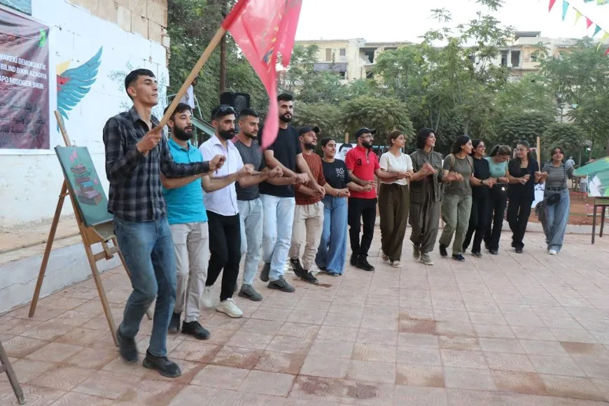 Di pêşangeha Helebê de wêneyên Rêber Apo hatin pêşkêşkirin