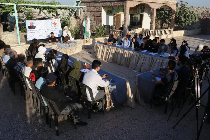 Ciwanên PYD’ê ji bo nîqaşkirina peyama Rêber Apo panelek li dar xist