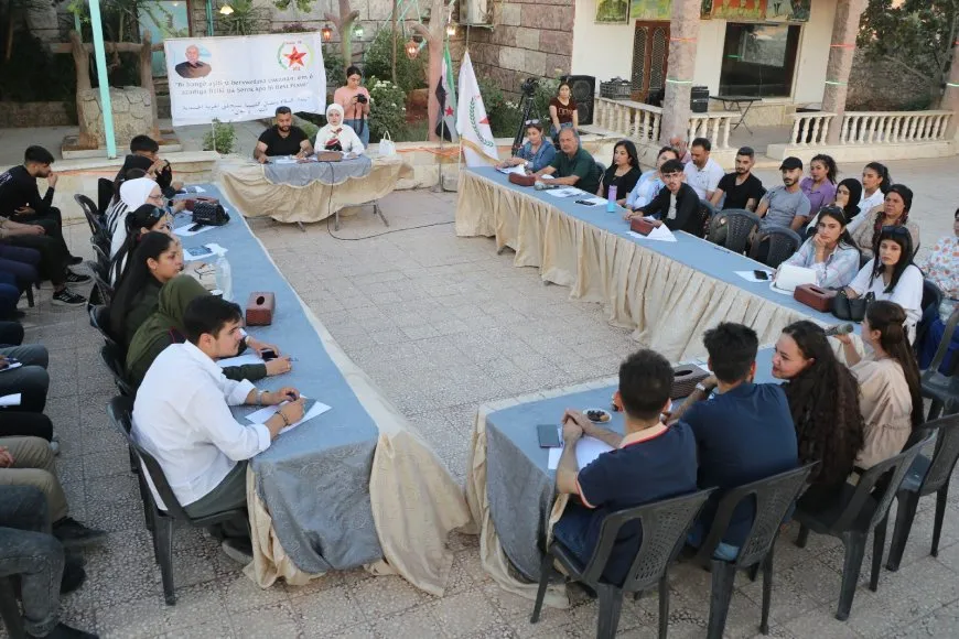 Ciwanên PYD’ê ji bo nîqaşkirina peyama Rêber Apo panelek li dar xist