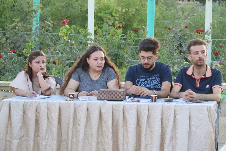 Ciwanên PYD’ê ji bo nîqaşkirina peyama Rêber Apo panelek li dar xist