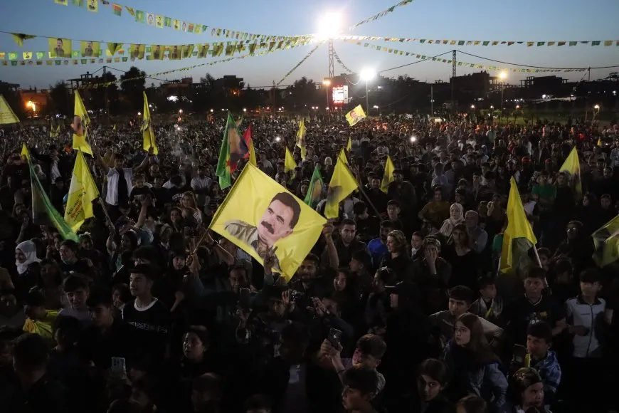 Xelkê Amûdê daxwaza hevdîtina Rêber Apo kir