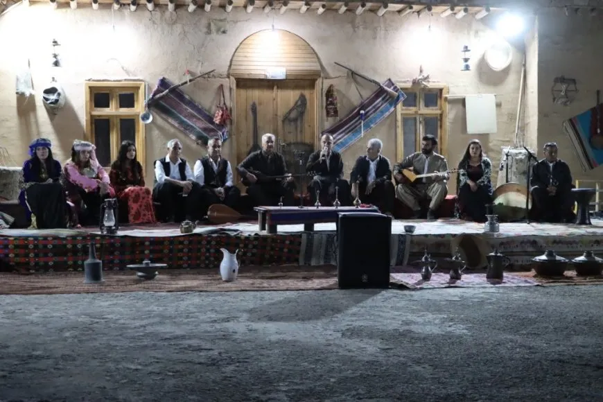 Ji bo koçberên Efrîn û xelkê Kobanê şevbuhêrkek folklorîk