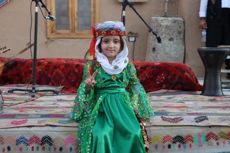 Ji bo koçberên Efrîn û xelkê Kobanê şevbuhêrkek folklorîk