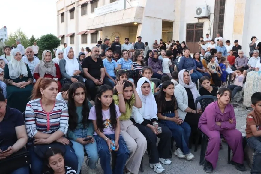 Ji bo koçberên Efrîn û xelkê Kobanê şevbuhêrkek folklorîk