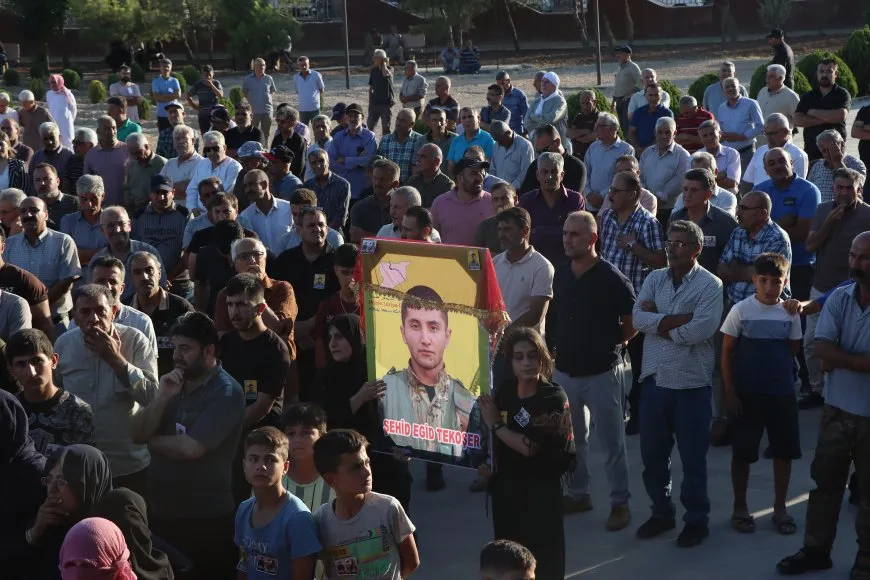 Şehîd Egîd Tekoşer li Pakrewangeha şehîd Delîl Saroxan hat oxirkirin