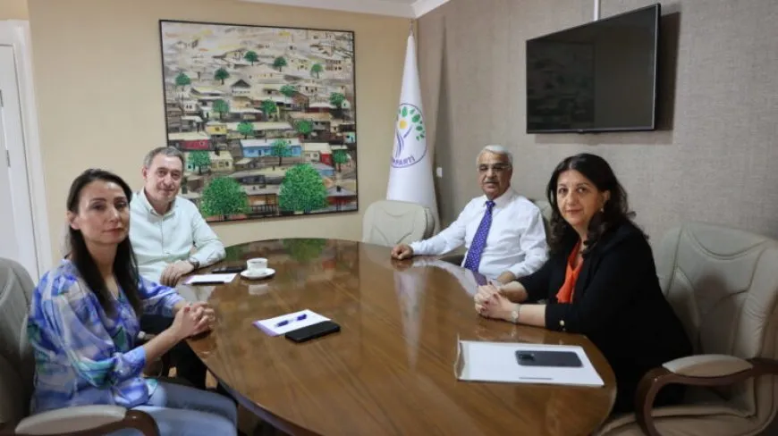 Heyeta Îmraliyê bi Hevserokên DEM Partiyê re hevdîtin kir