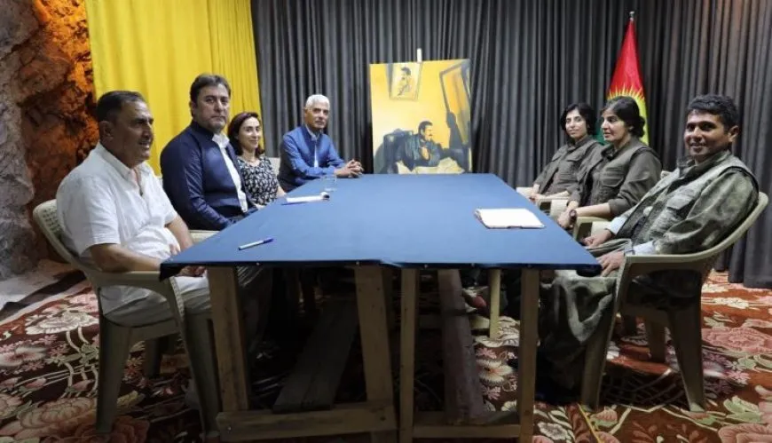 Şandeya KNK û PJAK'ê hevdîtin kirin