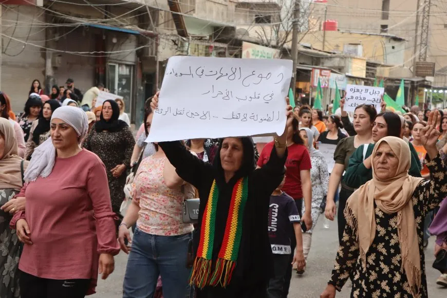 Li Qamişloyê li dijî komkujiyên li ser durziyan meş