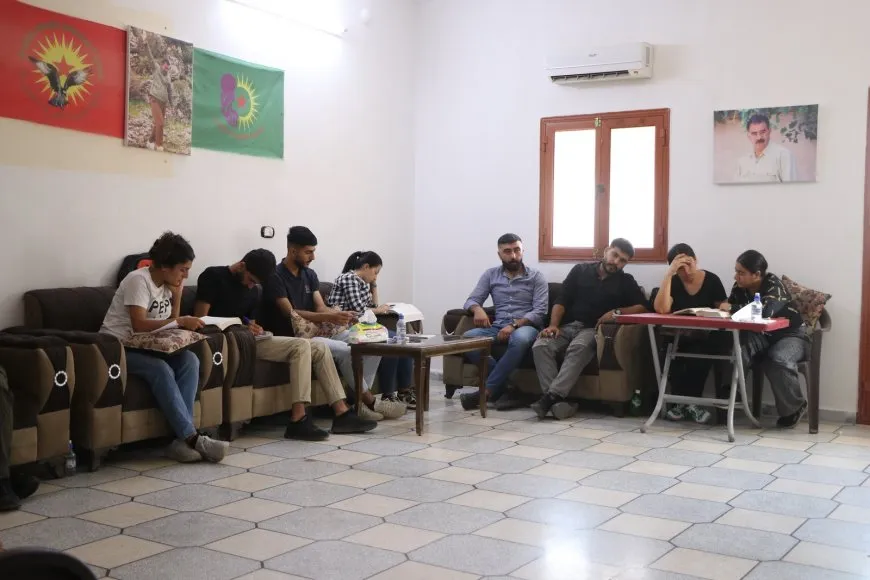 Ciwanên Helebê pirtûkên Rêber Apo dixwînin