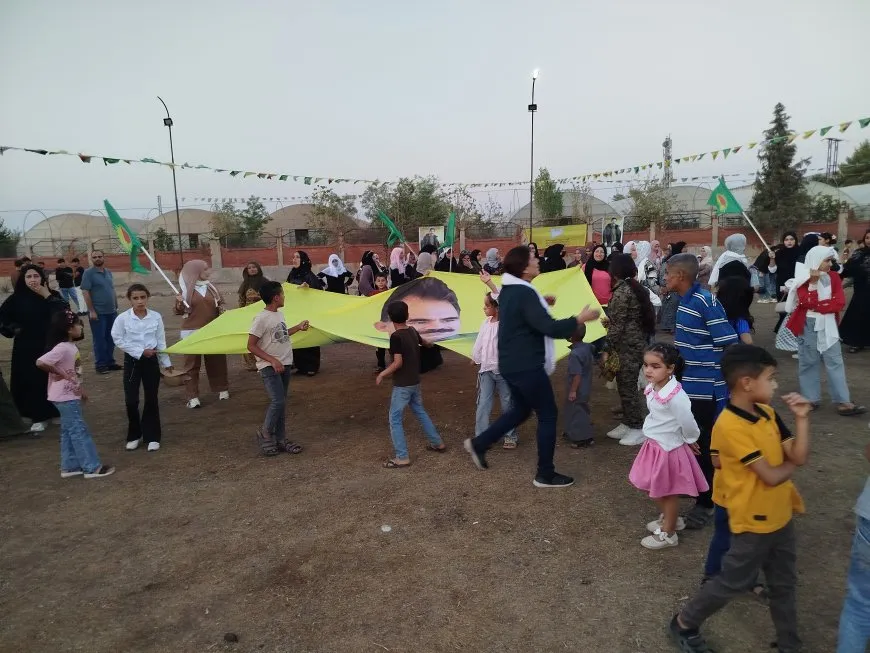 Şênî bi girseyî diherikin qadên şahiyên Şoreşa 19`ê Tîrmehê
