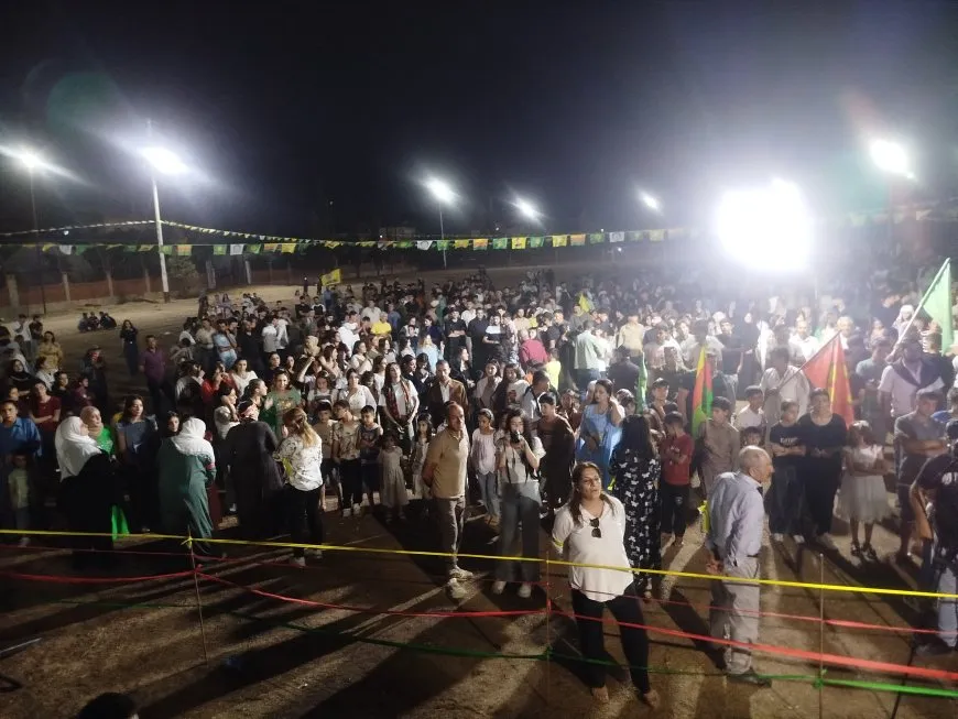 Şênî bi girseyî diherikin qadên şahiyên Şoreşa 19`ê Tîrmehê