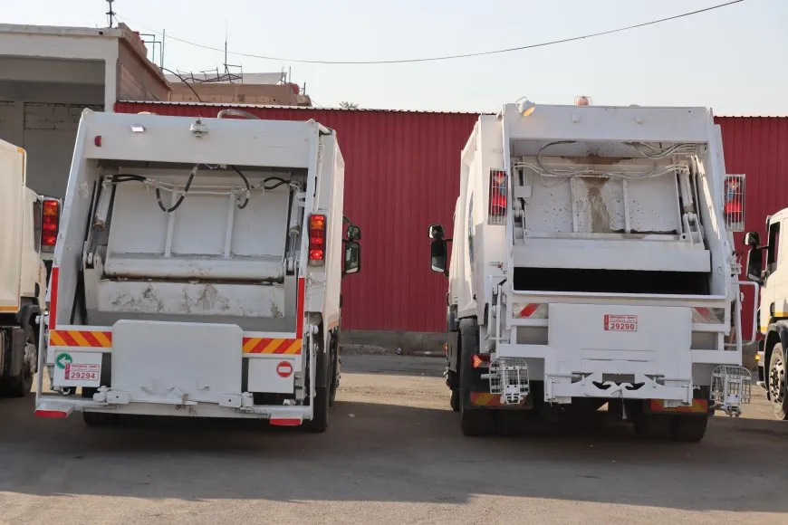 Rêveberiya Xweser 7 kamyonên çophilgir ji şaredariyên Hesekê û Qamişloyê re pêşkêş kirin