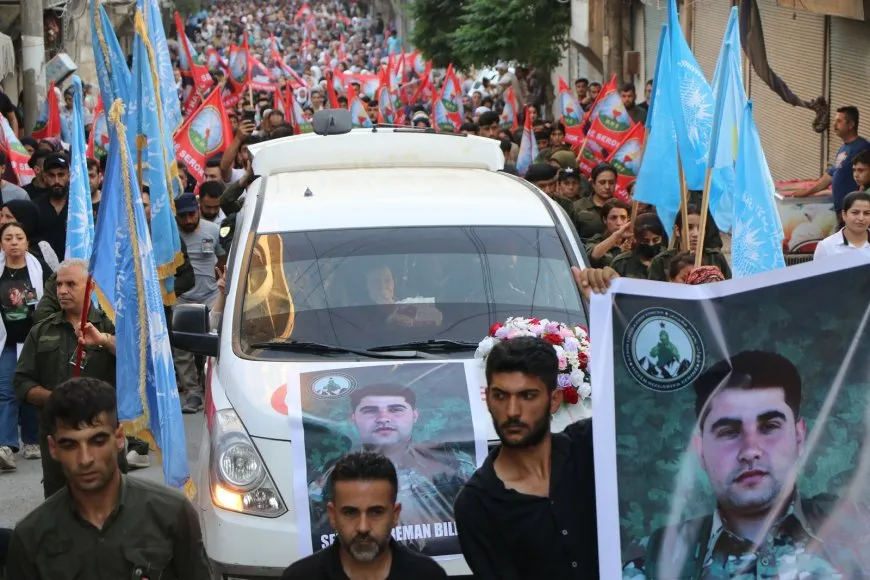 Bi hezaran şêniyên Helebê şehîd Qehreman Bilbilê oxir kir