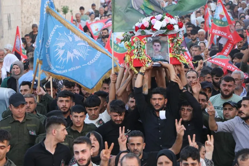 Bi hezaran şêniyên Helebê şehîd Qehreman Bilbilê oxir kir