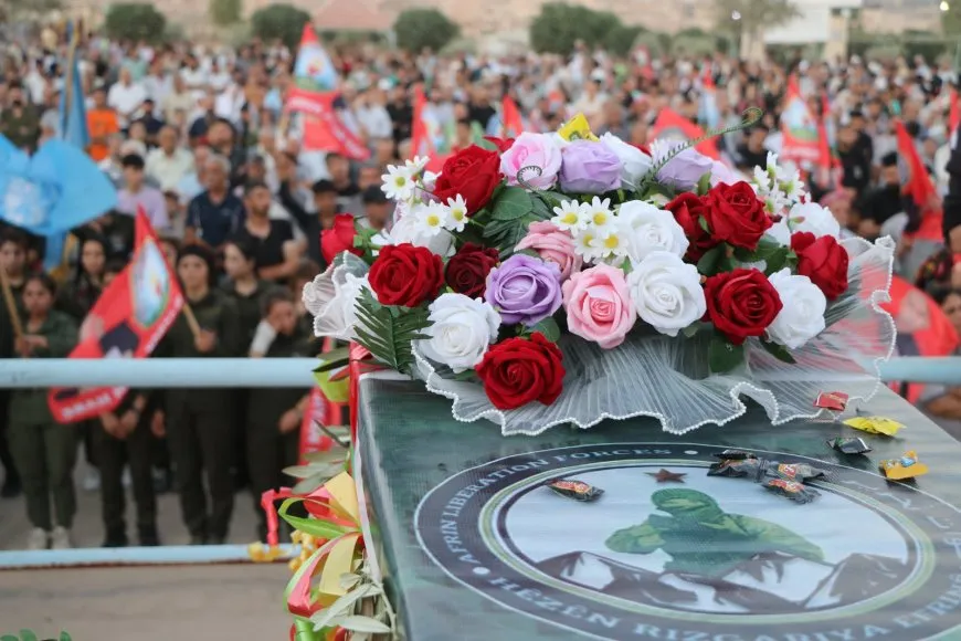 Bi hezaran şêniyên Helebê şehîd Qehreman Bilbilê oxir kir