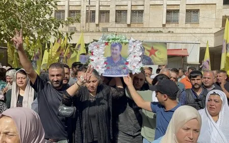 Karwanê cenazeyê fermandar Nûreddîn Sofî ber bi Qamişloyê ve bi rê ket