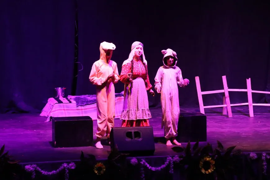 Zarokên ‘Zarhunera Havînê’ şahiyek li dar xist