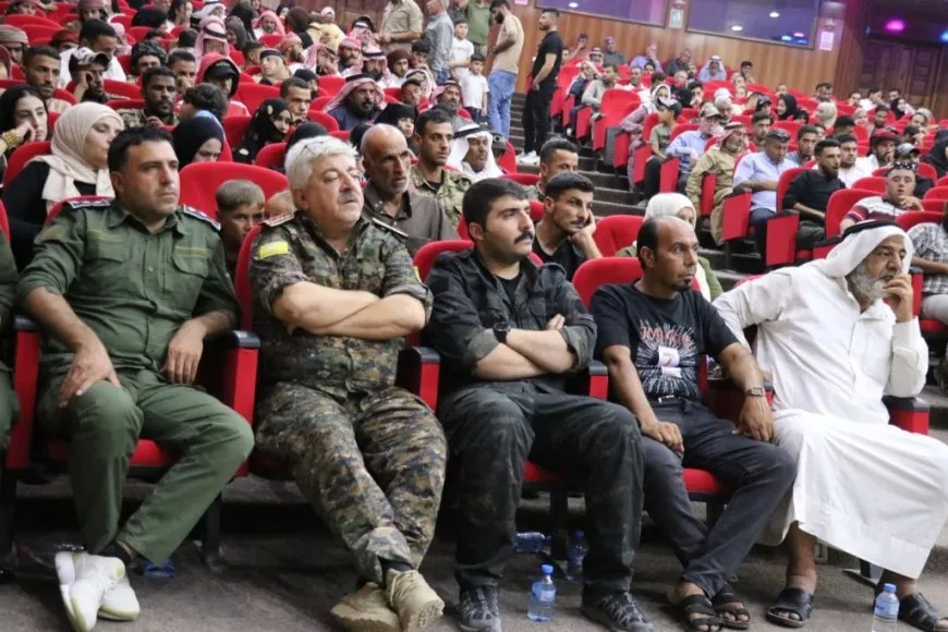 Hêzên Erka Xweparastinê bi şêniyên Tebqayê re civiya