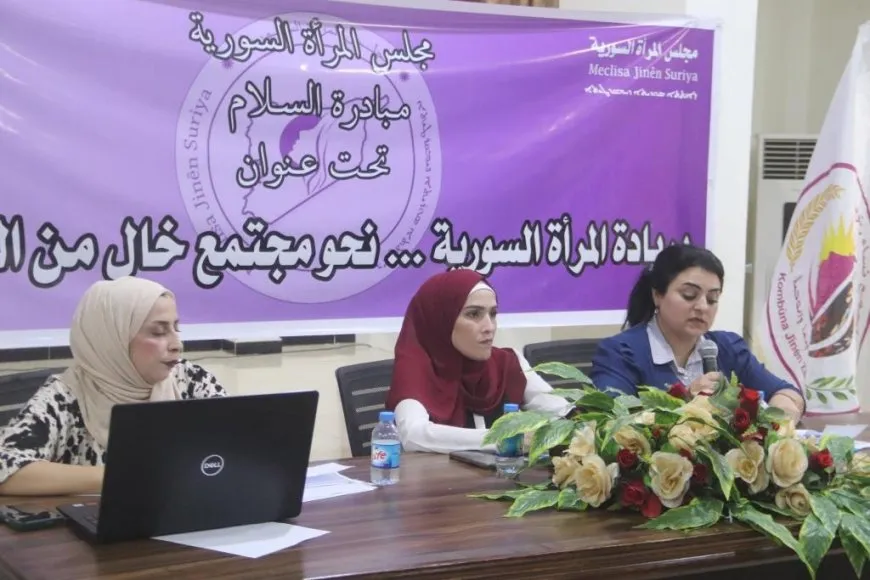 Aştiya navxweyî û xîtabê nefretê mijara panelekê li Reqayê bû