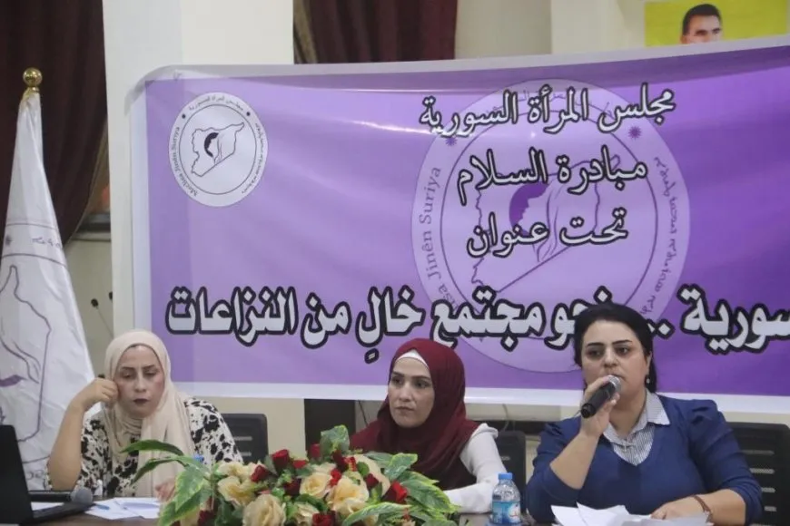 Aştiya navxweyî û xîtabê nefretê mijara panelekê li Reqayê bû