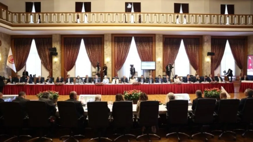 Navê ‘Komîsyona Piştevaniya Netewî, Biratî û Demokrasiyê’ li komîsyonê hat kirin