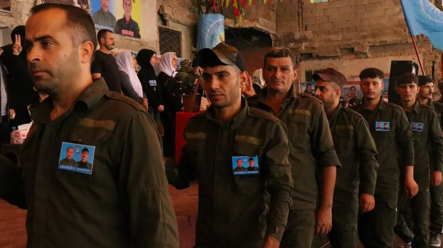 Endamên saziyan sersaxî da malbatên 2 şehîdan