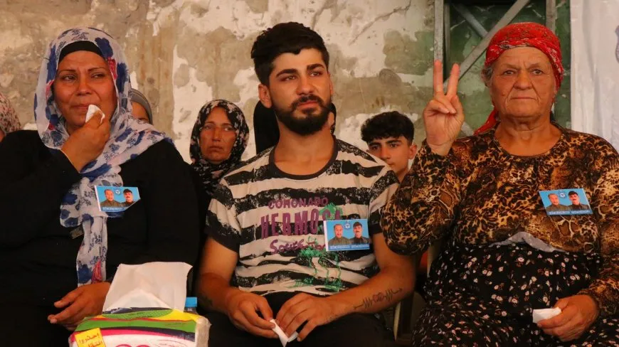 Endamên saziyan sersaxî da malbatên 2 şehîdan