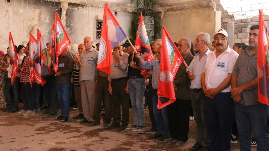 Endamên saziyan sersaxî da malbatên 2 şehîdan
