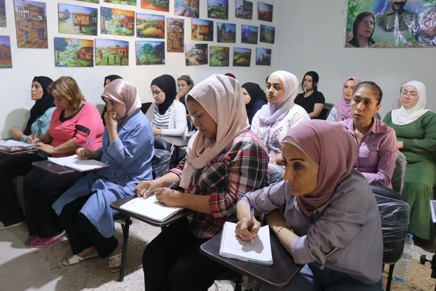 Li Helebê jin ‘Manîfestoya Civaka Demokratîk’ dixwînin