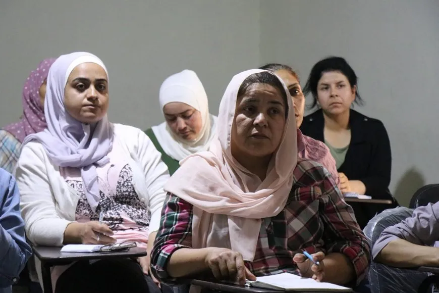 Li Helebê jin ‘Manîfestoya Civaka Demokratîk’ dixwînin