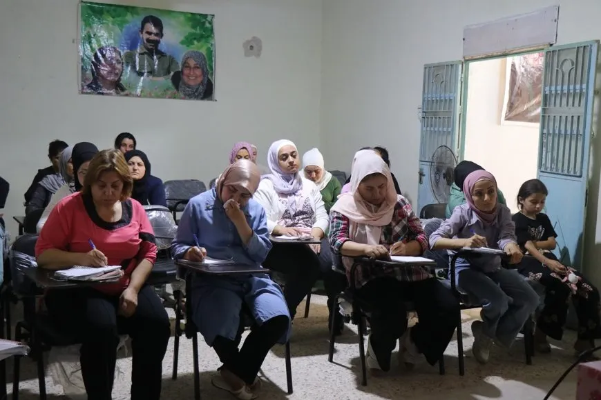 Li Helebê jin ‘Manîfestoya Civaka Demokratîk’ dixwînin