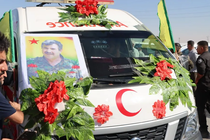 Fermandar Nûreddîn li Qamişloyê bi Stranê Mihemed Şêxo û bi tilîliyan hate pêşwazîkirin
