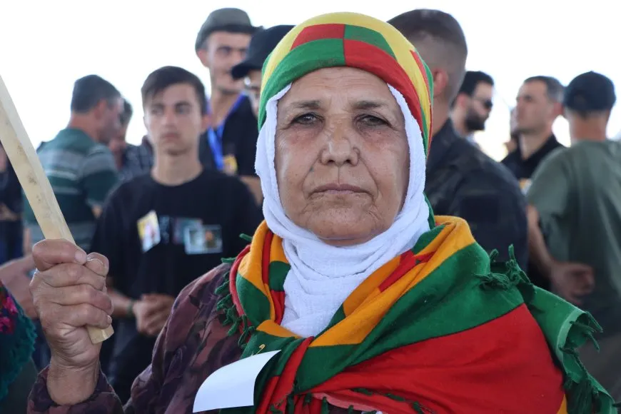 Fermandar Nûreddîn li Qamişloyê bi Stranê Mihemed Şêxo û bi tilîliyan hate pêşwazîkirin