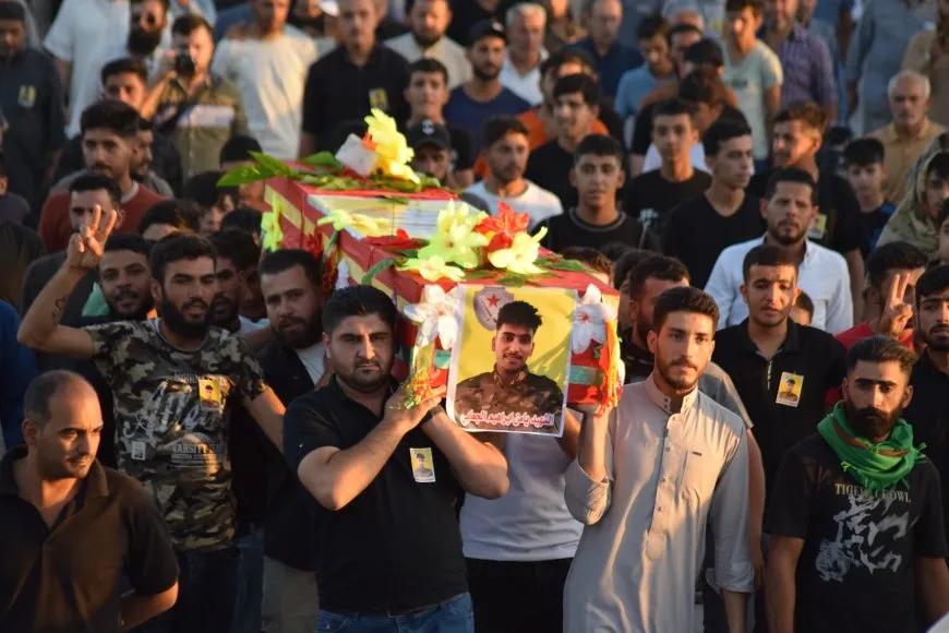 Şêniyên Qamişloyê şehîd Yamin bi peyamên serbilindiyê spart axê