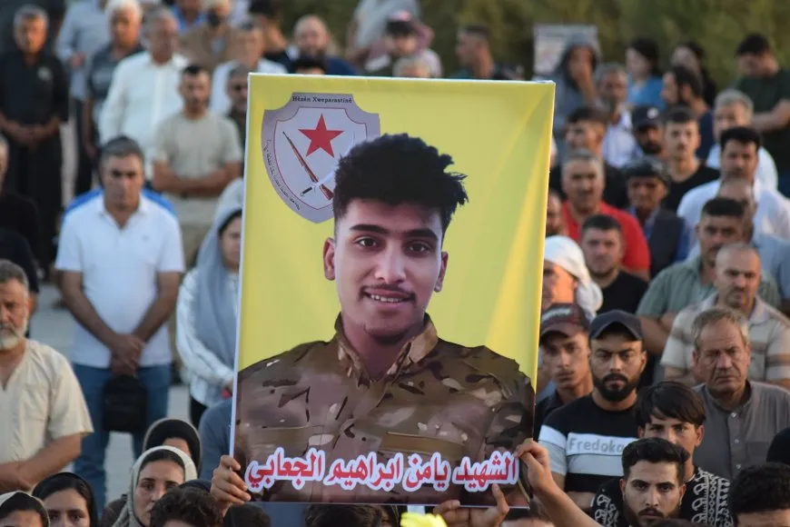Şêniyên Qamişloyê şehîd Yamin bi peyamên serbilindiyê spart axê