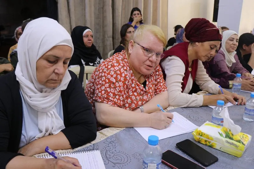 Jinan pirsgirêka hevdûberdanê, şantaj û tundiya elektronîk gotûbêj kirin