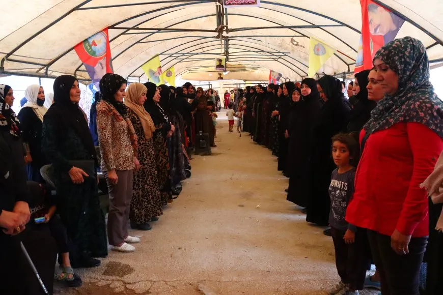 Şêniyên Qamişlo sersaxî dan malbata şehîd Yamin El Caabî
