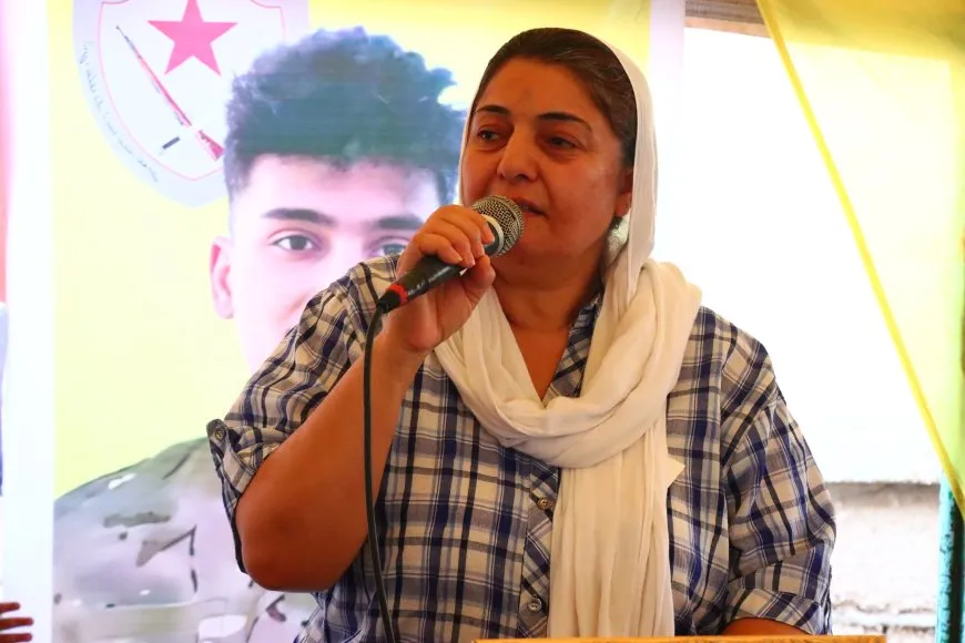 Şêniyên Qamişlo sersaxî dan malbata şehîd Yamin El Caabî