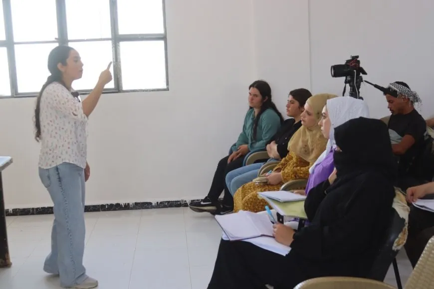 Li Reqayê 25 ciwan tev li dewreyeke perwerdeyê bû