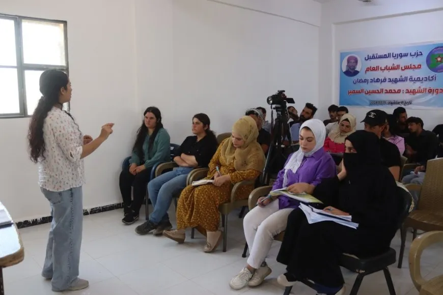 Li Reqayê 25 ciwan tev li dewreyeke perwerdeyê bû