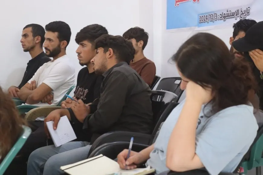 Li Reqayê 25 ciwan tev li dewreyeke perwerdeyê bû