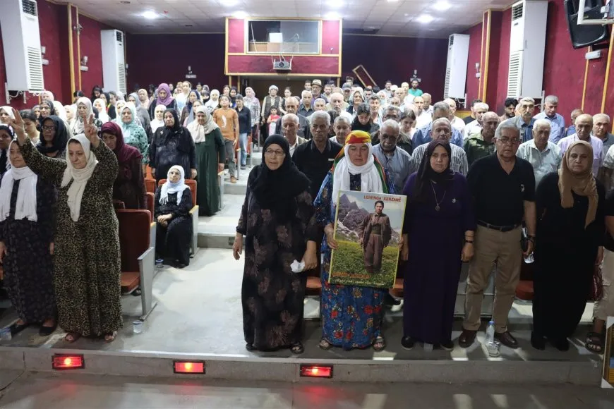 Xelkê Dêrikê şehîdên azadiyê bi bîr anîn