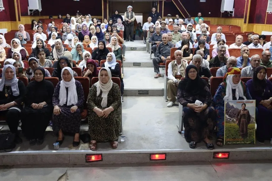 Xelkê Dêrikê şehîdên azadiyê bi bîr anîn