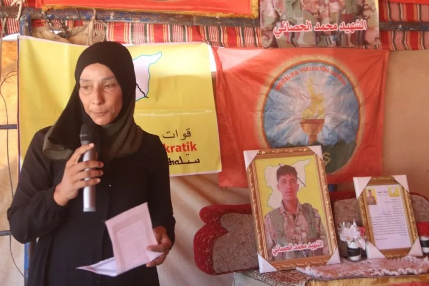 Xelkê Reqayê sersaxî da malbata şehîd Mihemed El Hîsanî